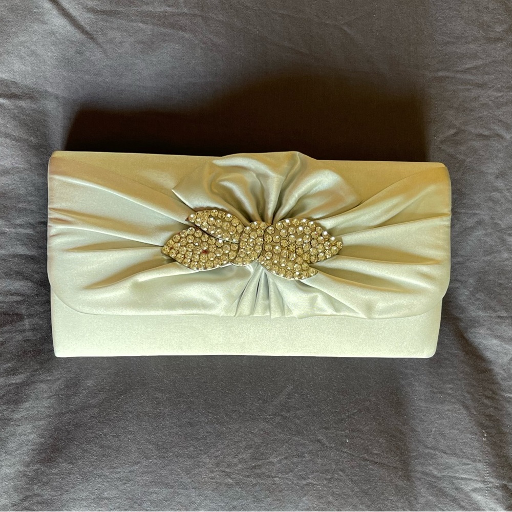 WOMEN’S BEADED CLUTCH